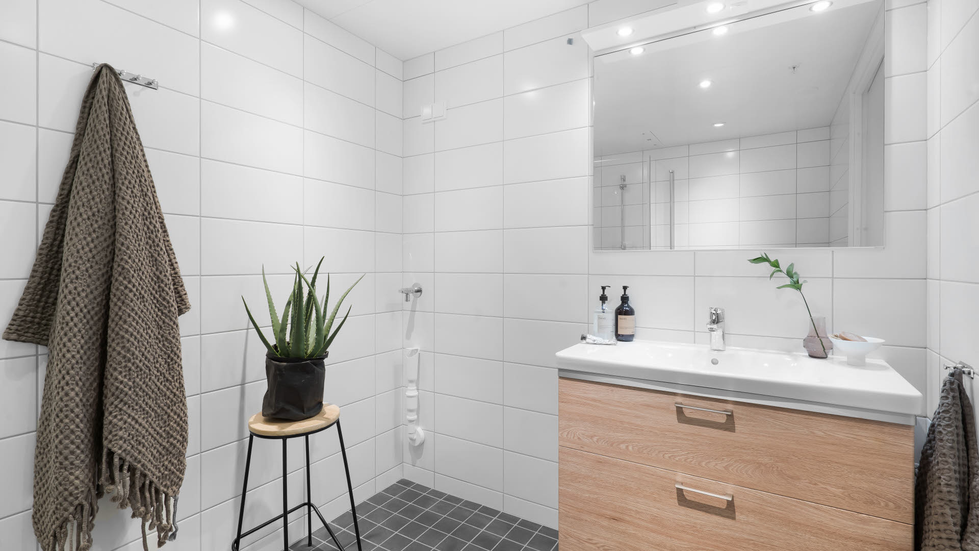 Saras Hage 201_Bad_1.jpg