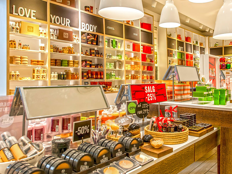 Led-lyskilder i butikklokale.