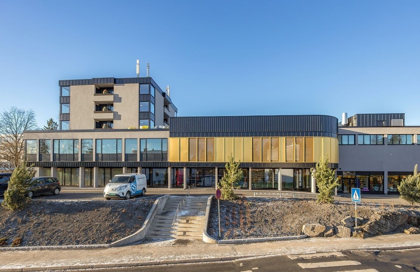 Fasade. Leilighetene ligger i direkte tilknytning til Thon Senter Østerås.