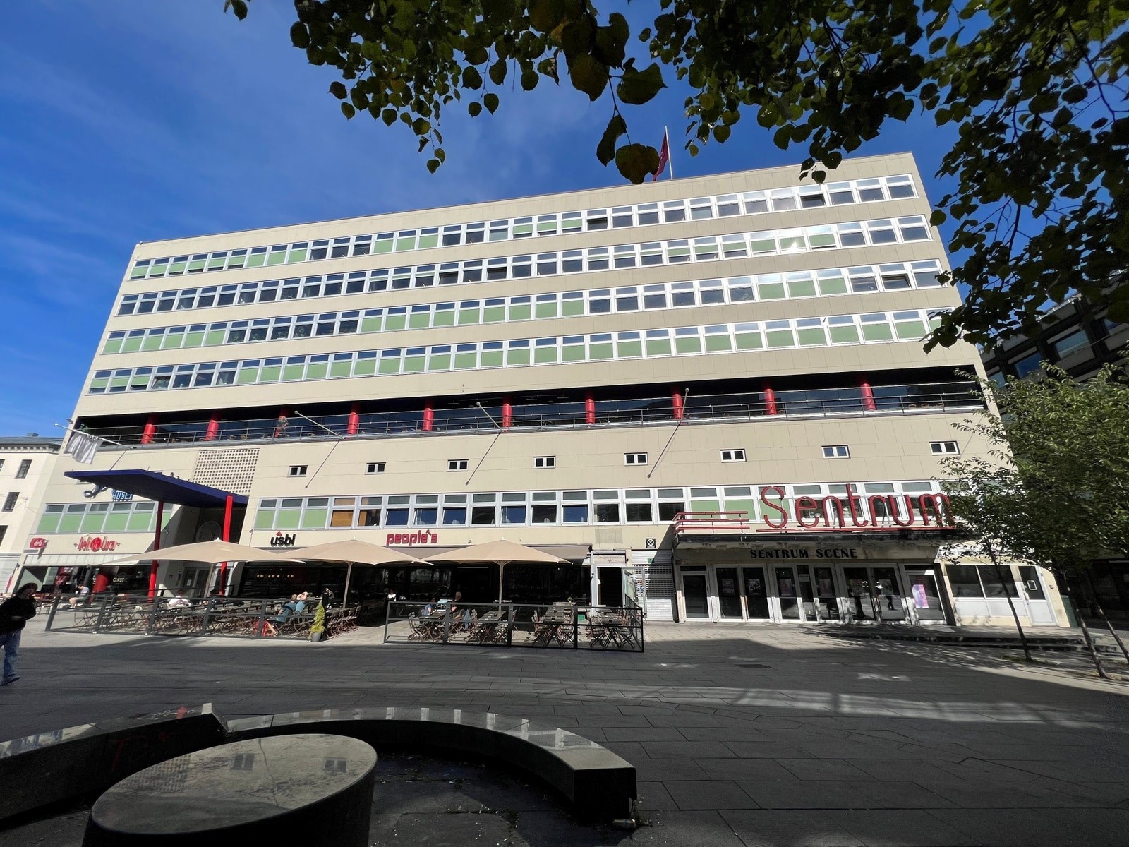 Bygget ble ferdigstilt i 1940 av arkitekt Ove Bang for Oslo Arbeidersamfunn